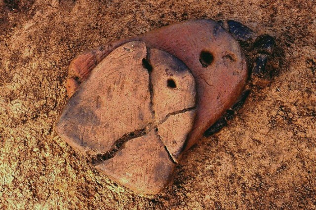 Clay tablets with footprints from the latter half of the Initial Jomon period, Kakinoshima Site