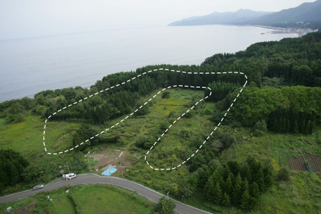 Full view of an earthwork mound, Kakinoshima Site