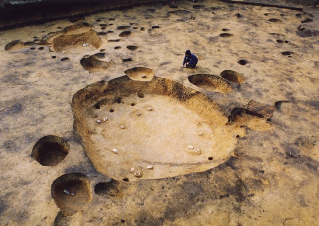 Large grave from the latter half of the Initial Jomon period, Kakinoshima Site