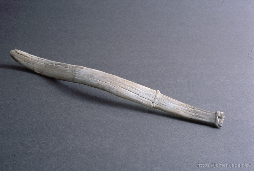 北黄金貝塚　クジラの骨でできた刀