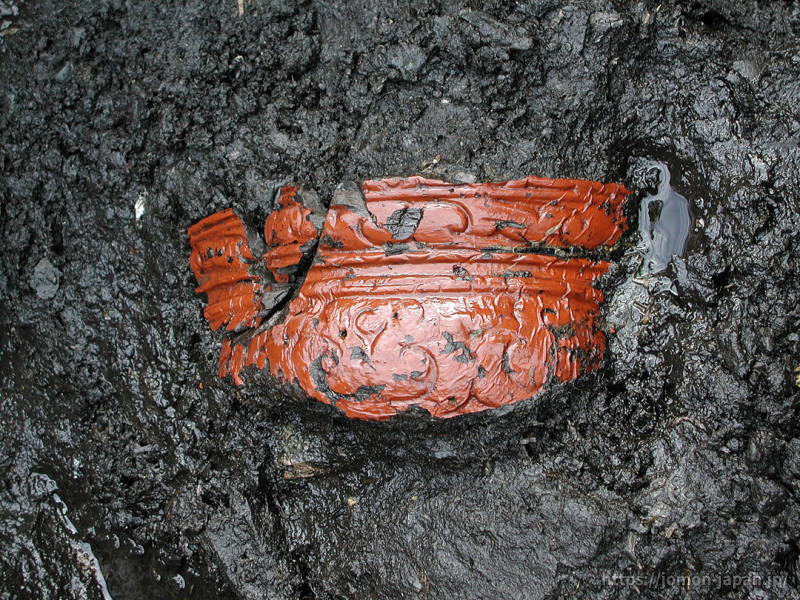 是川石器時代遺跡 木胎漆器出土状況 - ジャパンサーチ