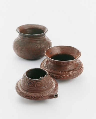 Lacquered pottery