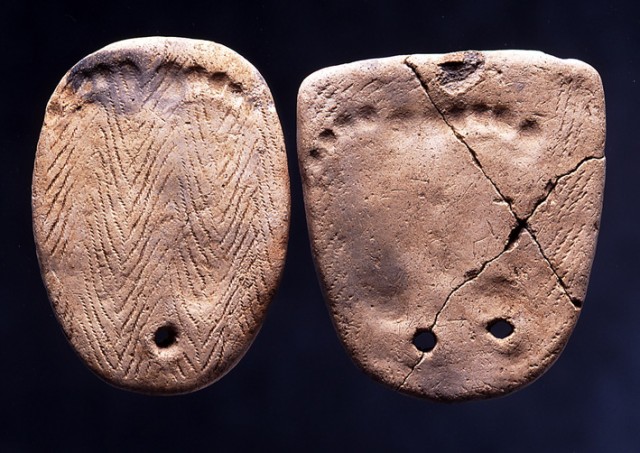 Clay tablets with footprints, Kakinoshima Site