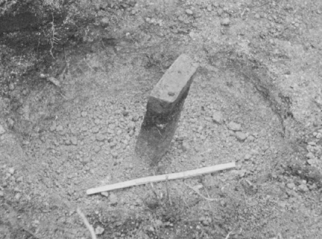 Standing stone of pit grave No. 4 of Earthwork Burial Circle No. 1 (Jul. 1964)