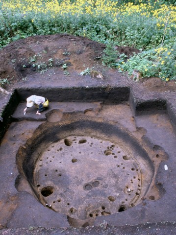 Pit dwelling from the latter half of the Middle Jomon period, Kakinoshima Site