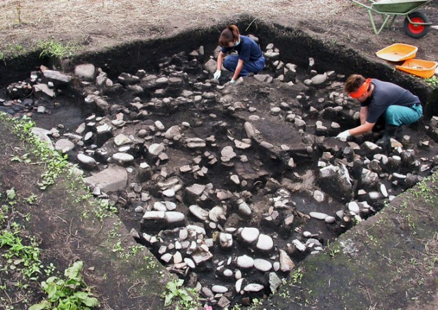 Artifacts excavated from the earthwork mound, Kakinoshima Site
