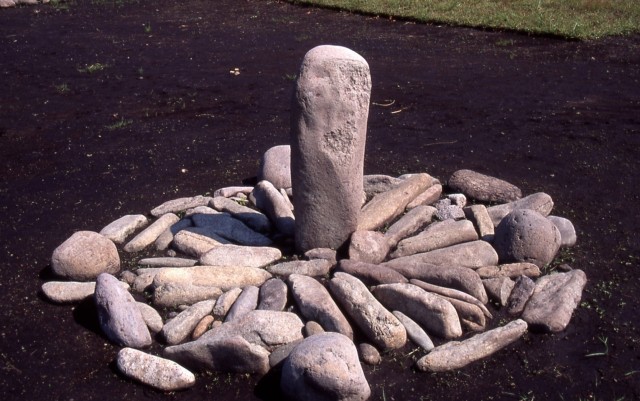 Sundial-like collection of stones