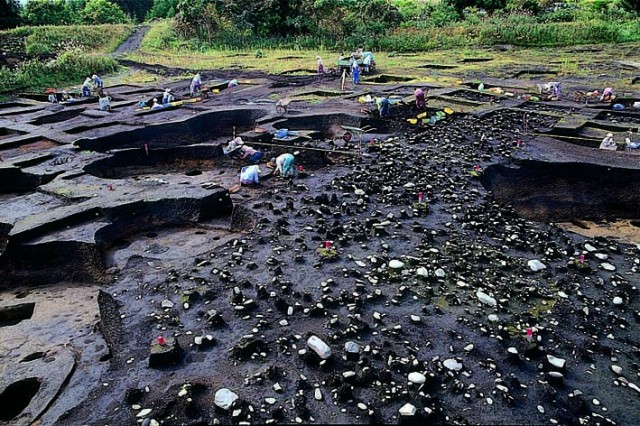Earthwork mound, Ofune Site
