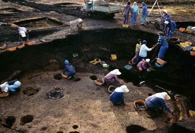 Excavation scene, Ofune Site