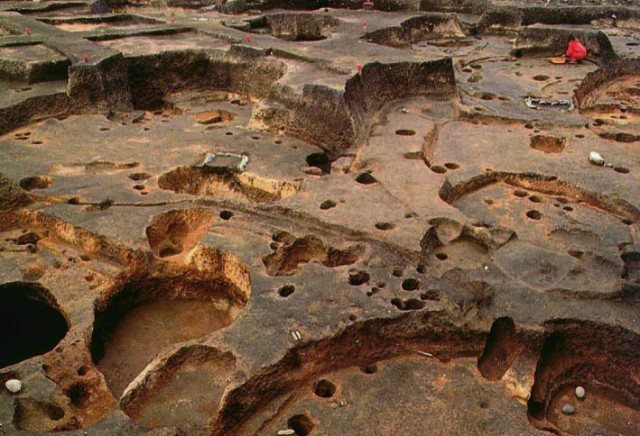 Overlapping pit dwelling remains, Ofune Site