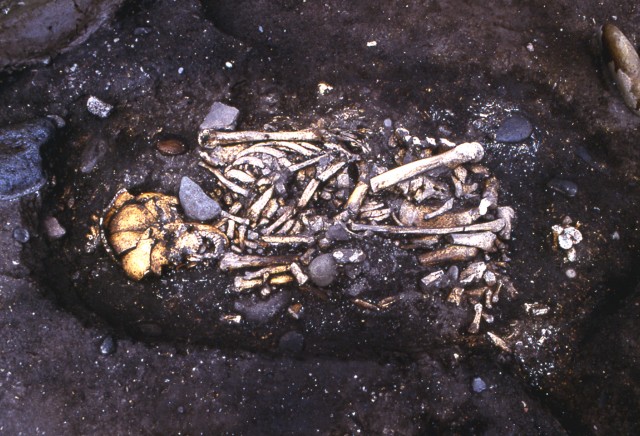 Pit grave