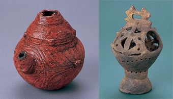 左：うるしぬり注口土器　右：香炉形土器