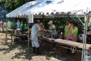 地元町会のによるふるまい鍋